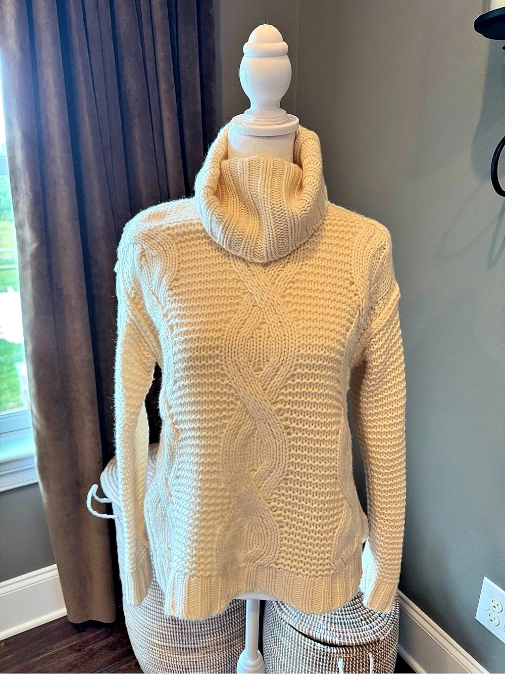 Ann Taylor 100% Cashmere Cable Knit Turtleneck Sweater Ivory Small